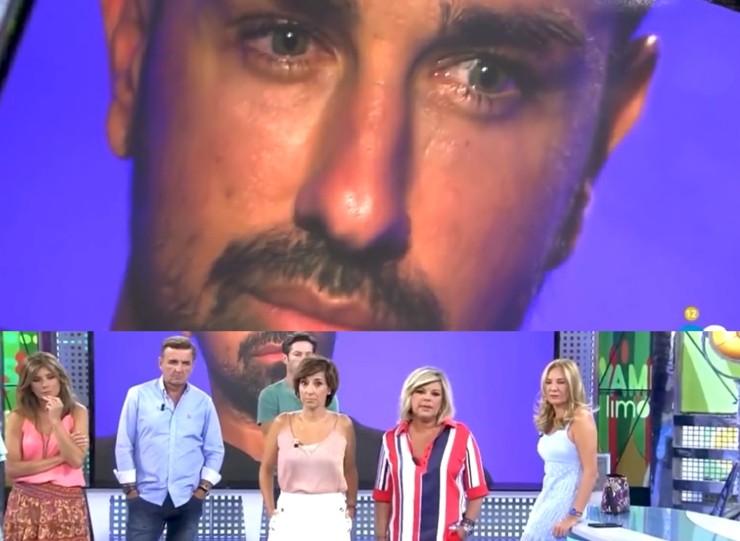 Rafa Mora con lágrimas en los ojos mientras anuncian su posible despido