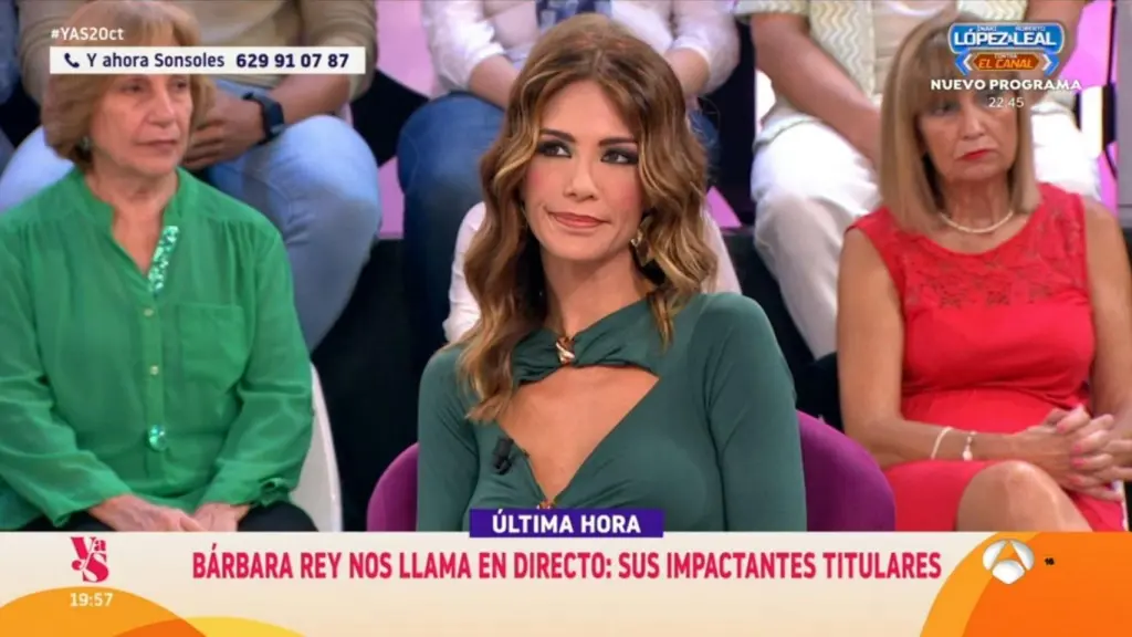 Video! Se le salen los pechos en directo a Tamara Gorro al quitarse el micro en «Y ahora Sonsoles»