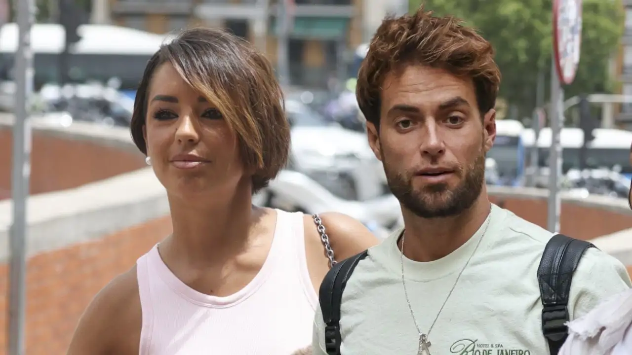 Pillados, han vuelto! La fotos de Anita y Montoya besándose y tocándose en plena calle