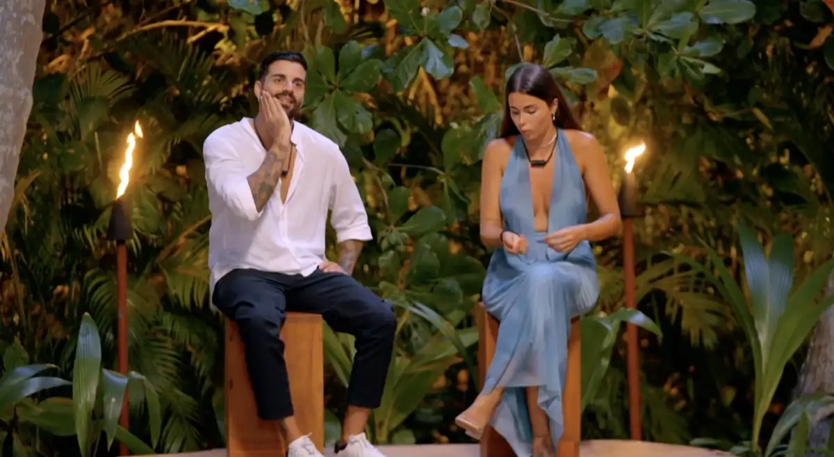 Nieves deja pistas en su Instagram sobre su decisión de si rompe o no con Lorenzo